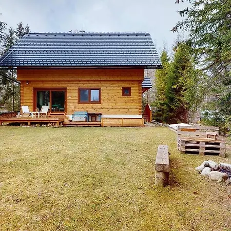 Vysoke Tatry بيت للعطل *